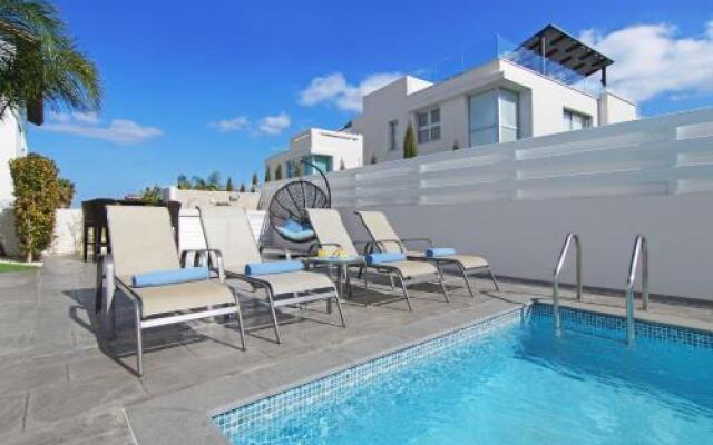 Holiday home 4 bedrooms 3 bathrooms - Paralimni