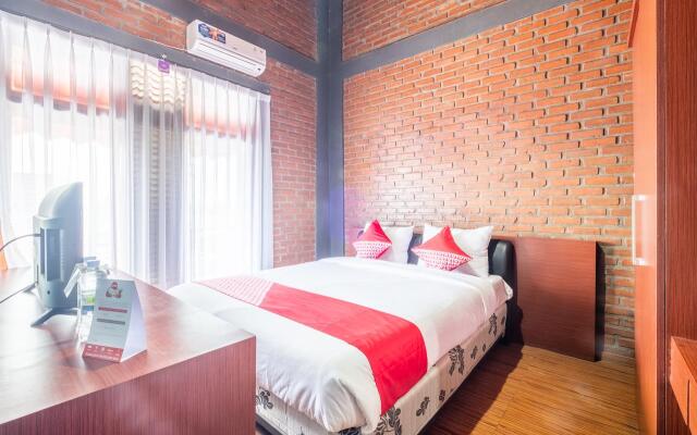 OYO 900 Villa Buleud