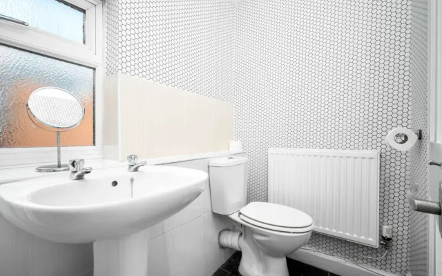 Cosy Three Bedroom Family Home With Garden
