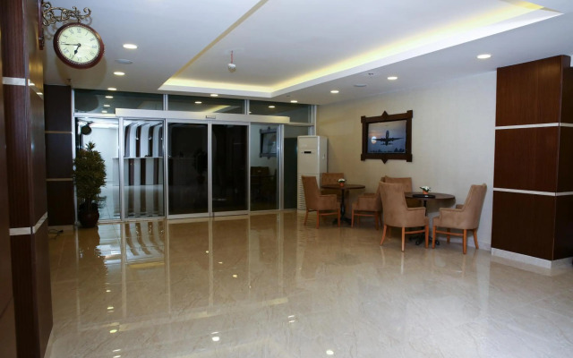 Golden Lounge Hotel