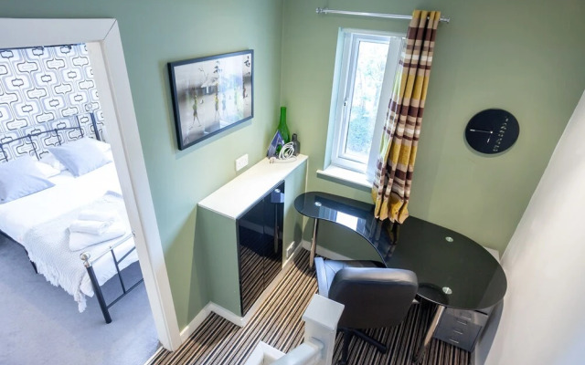 Lakeside view - Manchester townhouse