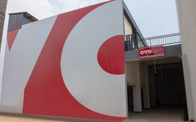OYO 737 Kamar Keluarga Mahkota 8
