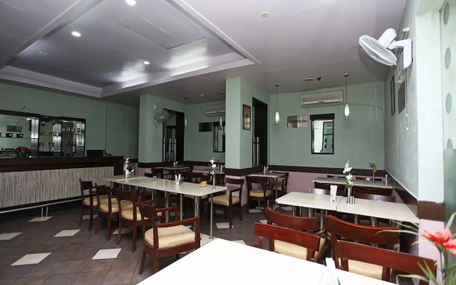 OYO 645 Hotel Tourist Deluxe