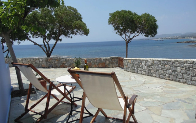 Paraktio Beach Apartments