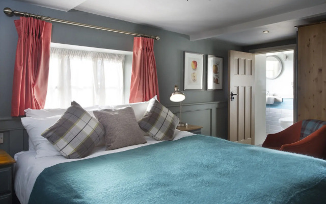 The Ostrich Inn