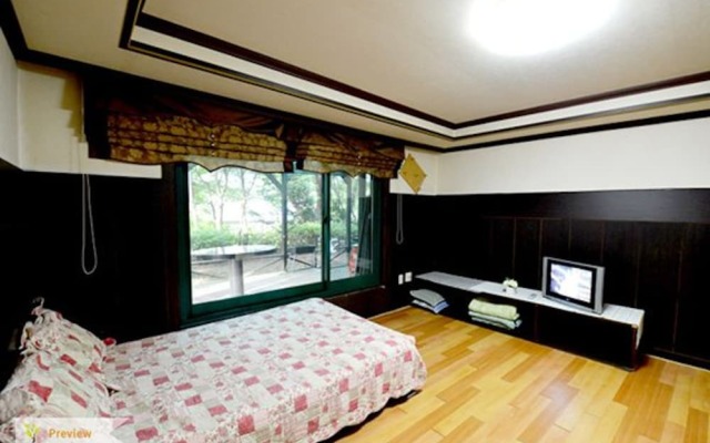 Gapyeong Yookgaksu-eobisanjang Pension