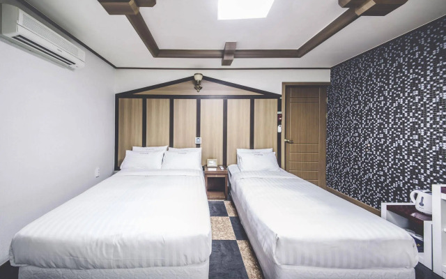 Hotel I-Zone