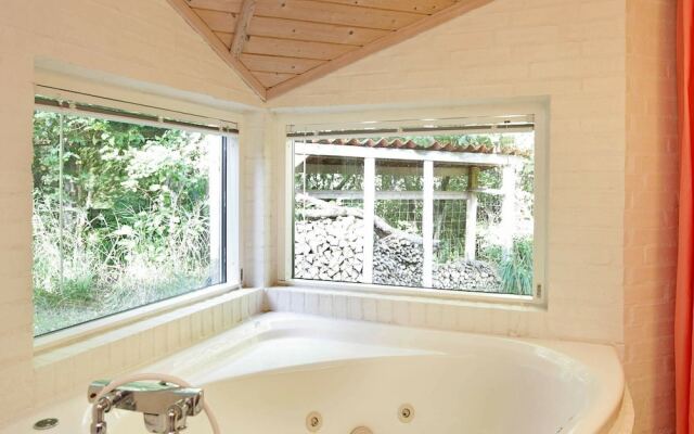 Magnificent Holiday Home in Humble With Sauna