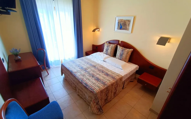 Villa Isabella Hotel & Residence