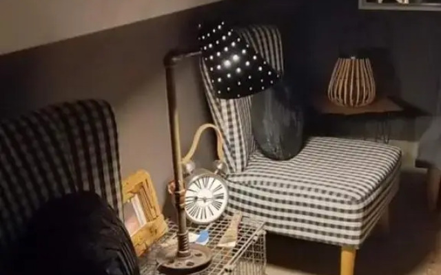 V's studio