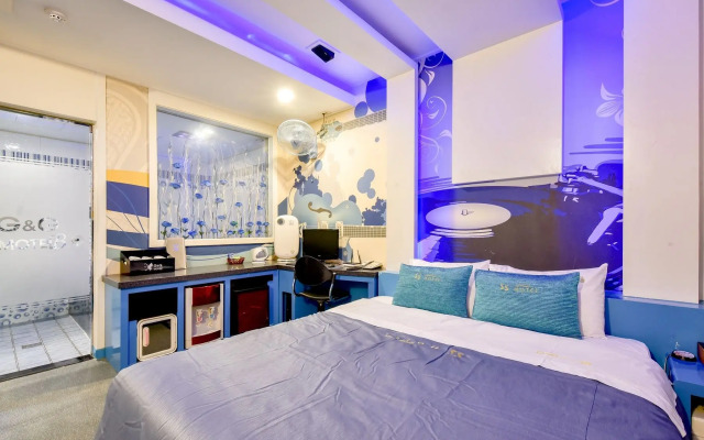 Thebay Hotel