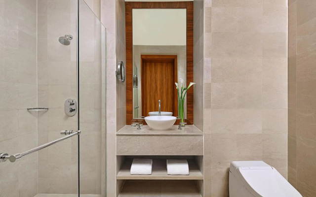 The Ritz-Carlton Jakarta, Mega Kuningan