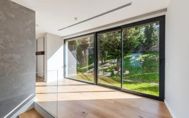 Villa Serenity Luxury Lakeside Manor