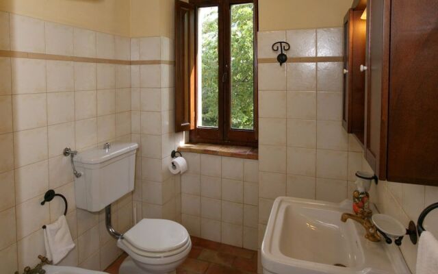 Cozy Cottage in Abbateggio with Garden