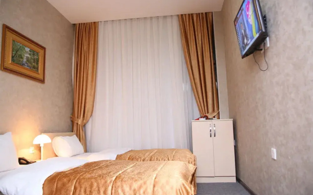Riva Hotel