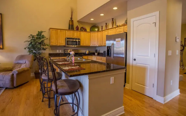 Tuscany Hills 3 Bedroom Villa by RedAwning
