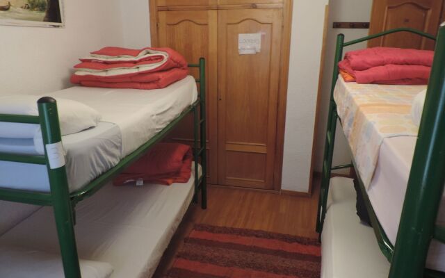 Hostal El Cascabel - Hostel