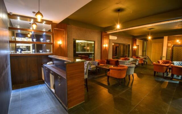 Hotel Orchid Resort