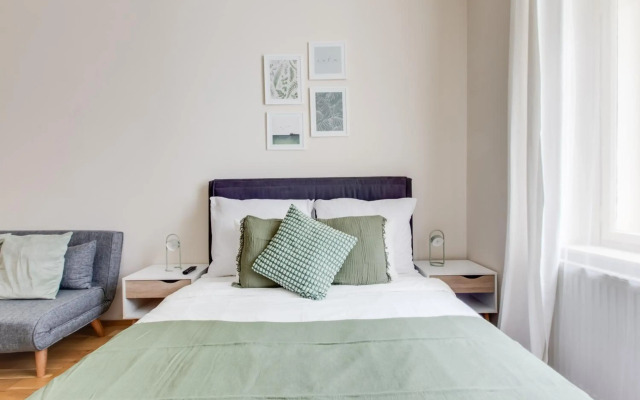 Modern Quiet Apartment next to Wenceslas Square