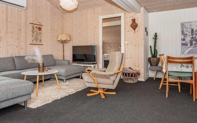 Vibrant Holiday Home in Juelsminde near Sea