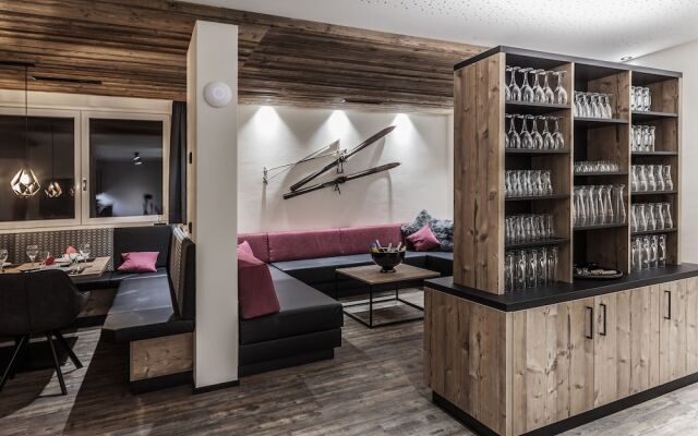 Attractive Apartment With ski Storage Room