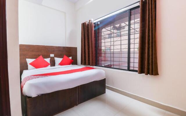 OYO 62942 The L I T Hotel