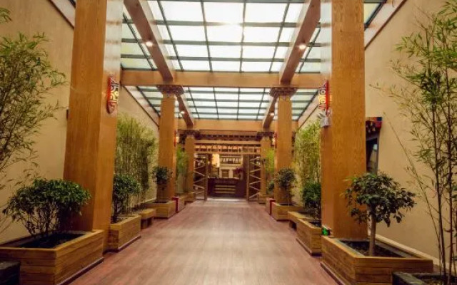 Holy Lotus Tibetan courtyard Hotel