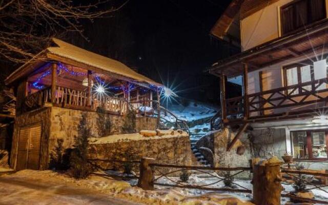 Vatra Hotel