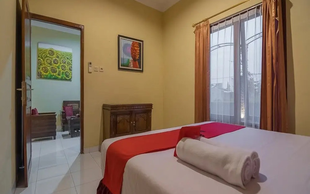 RedDoorz near Desa Wisata Kasongan