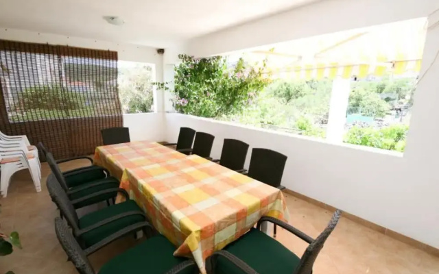 Spacious Beachfront Apartment Ciovo