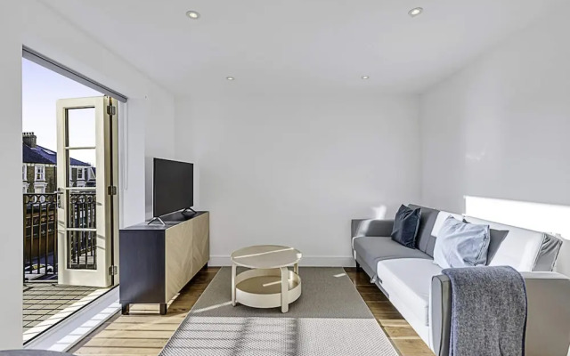 Chic Chiswick Apartment