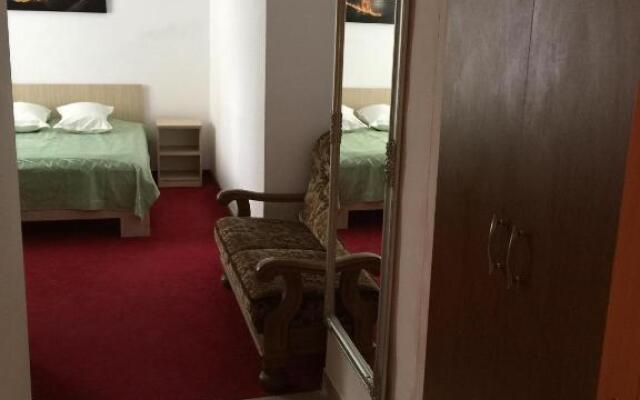Hotel Rares