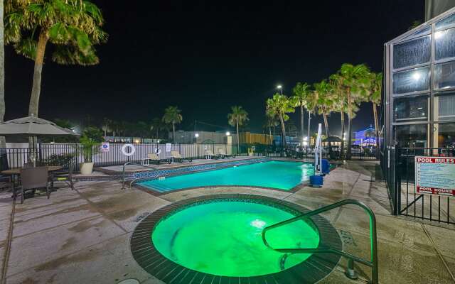 Comfort Suites Beachside
