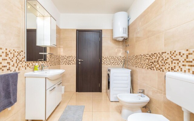 Beautiful Home in Valbandon With Wifi and 4 Bedrooms