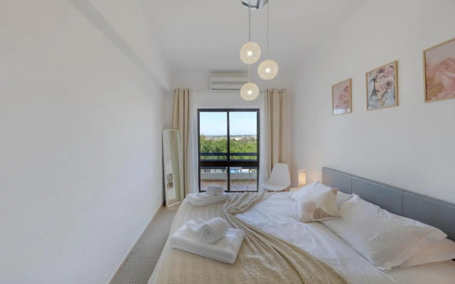 T2 renovated with ocean view Vilamoura