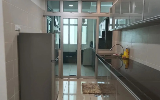 8pax Mount austin Midori Green homestay