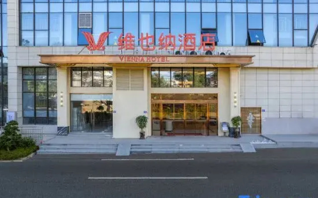 Vienna Hotel (Zhangzhou Jinfeng Industrial Park Business Center)