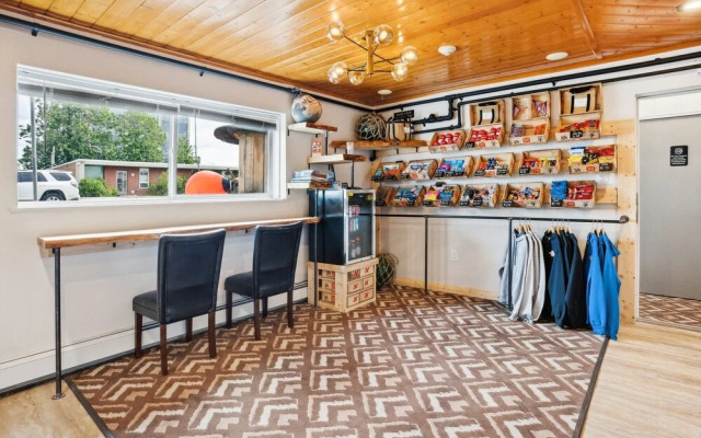 Highliner Hotel - Queen Suites