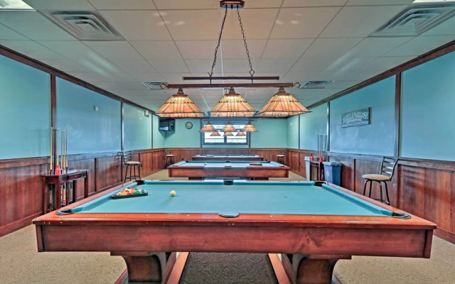 Arrowhead Lake Amenities: Quaint Home w/ Fireplace