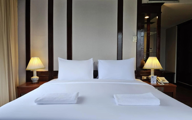 Alexander Hotel
