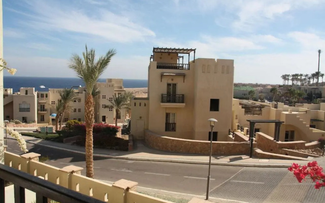 Azzurra Sahl Hasheesh