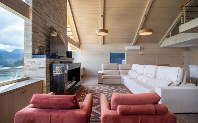 Casa com Piscina Churrasqueira e Vista