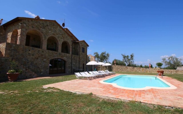 Charming Tuscan Farmhouse