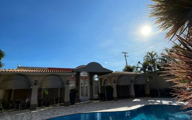 Hotel Oeste Plaza