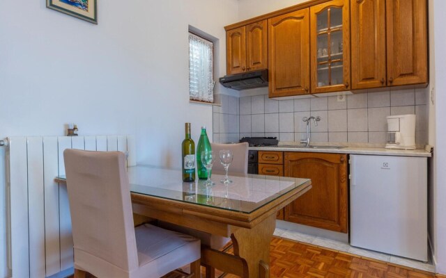 Stunning Apartment in Stobrec With Wifi