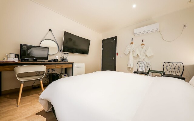 City Hotel