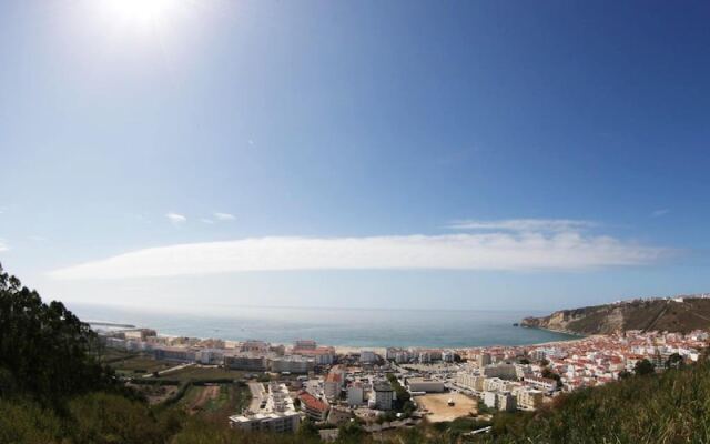 Apartment With 3 Bedrooms in Nazaré, With Wonderful sea View, Furnished Balcony and Wifi - 30 m From the Beach