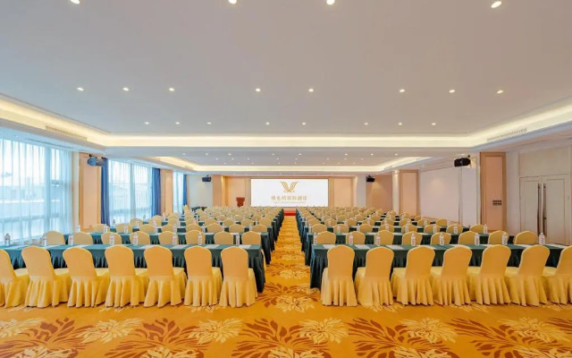Vienna International Hotel Qishi Center Branch in Dongguan, Guangdong.
