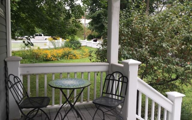 Eddington House Inn - Bed And Breakfast - Adults Only
