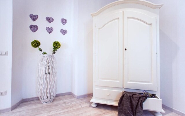 Romantic Flat With Large Terrace Close to S. Peter